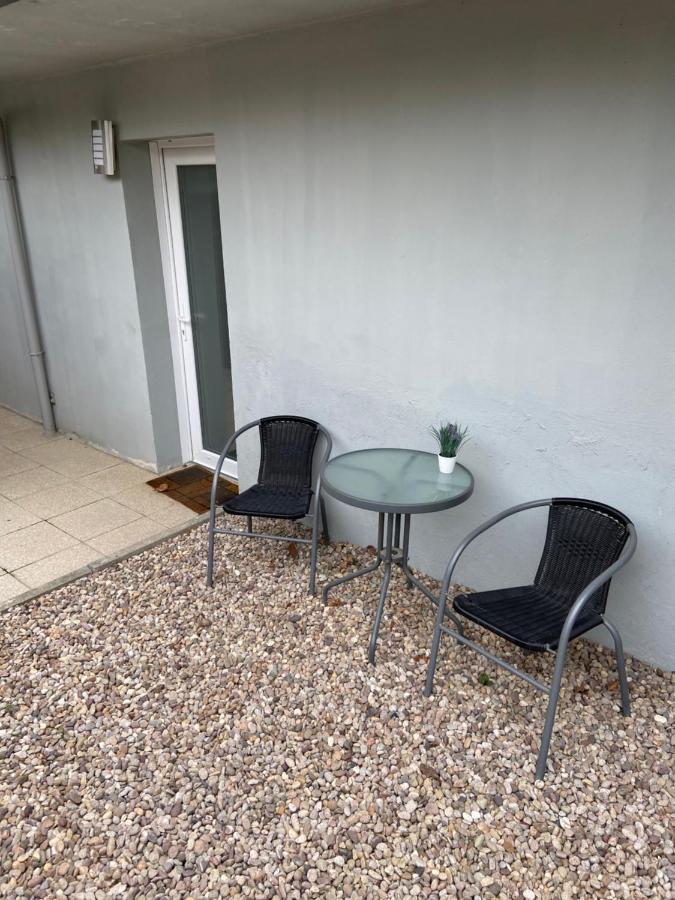 Toul Appartement Entier Avec Parking Prive Au Calme En Rez De Chaussee Avec Coin Terrasse Cosy A Etage Avec Balcon Exterior photo