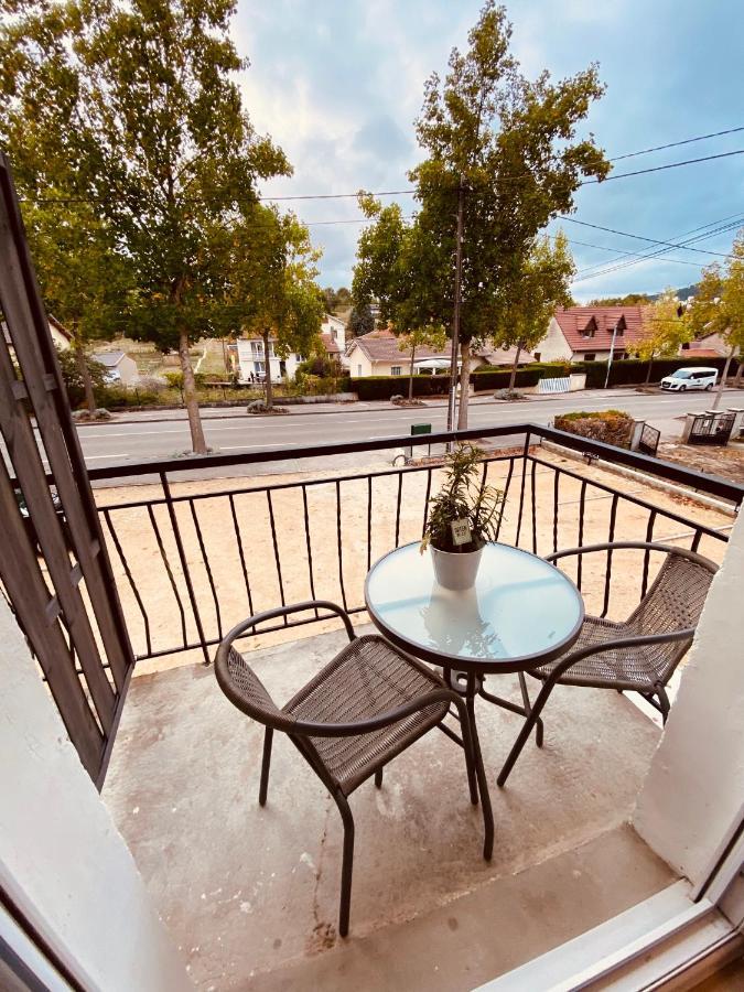 Toul Appartement Entier Avec Parking Prive Au Calme En Rez De Chaussee Avec Coin Terrasse Cosy A Etage Avec Balcon Exterior photo