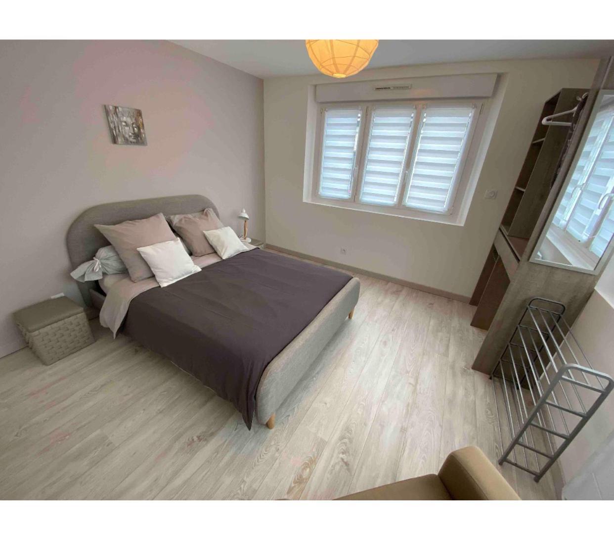 Toul Appartement Entier Avec Parking Prive Au Calme Cosy A Etage Avec Balcon Exterior photo