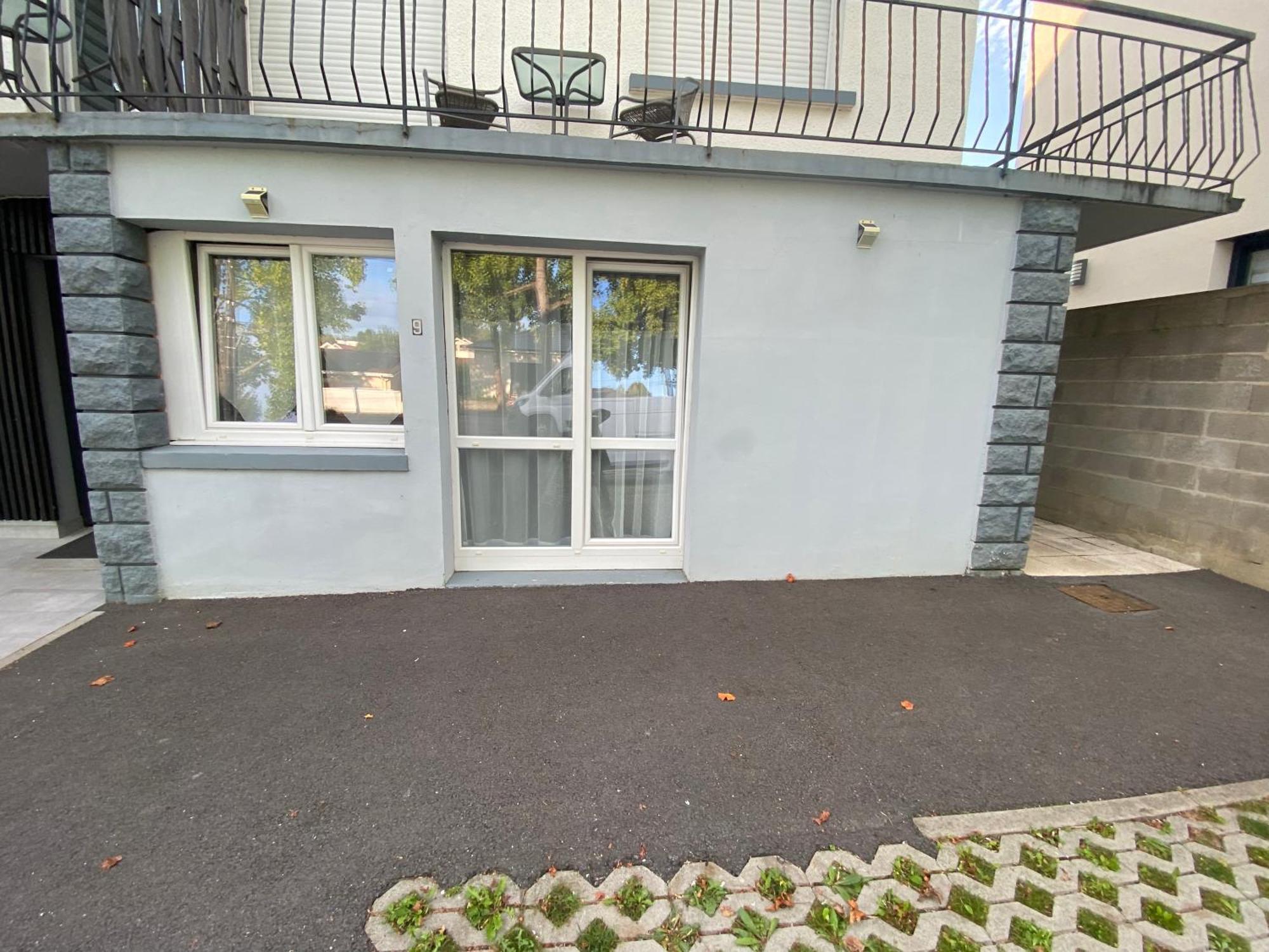 Toul Appartement Entier Avec Parking Prive Au Calme En Rez De Chaussee Avec Coin Terrasse Cosy A Etage Avec Balcon Exterior photo